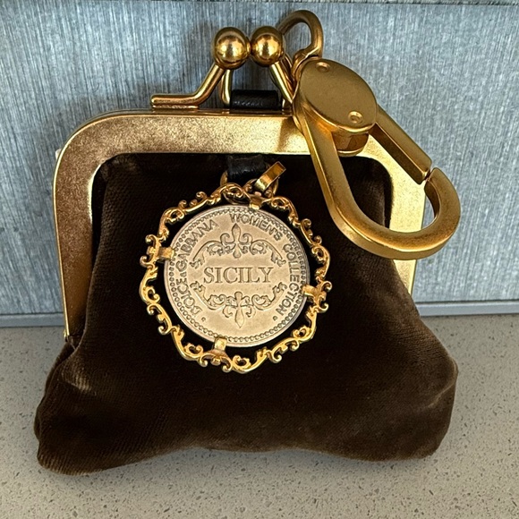 Dolce and Gabbana RARE kiss lock coin pouch bag charm keychain gorgeous - Picture 1 of 17